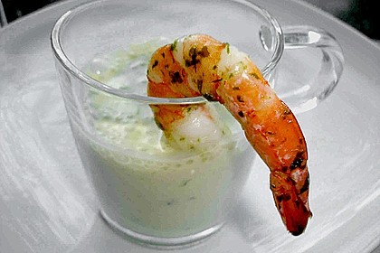 B&auml;rlauchschaumsuppe mit Scampi