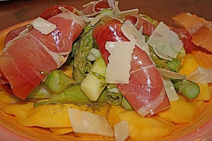 Mangos mit Serranoschinken, Limettenvinaigrette und Spargel 1