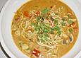 Pikante Thai Suppe mit Kokos und H&uuml;hnchen