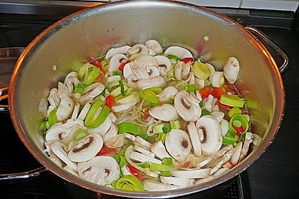 Pikante Thai Suppe mit Kokos und H&uuml;hnchen 1