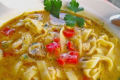 Pikante Thai Suppe mit Kokos und H&uuml;hnchen 3
