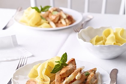 Spargel in rosa Basilikum - Käse - Sauce mit Filet vom Schwein, Huhn oder Pute 1