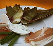 Artischocken mit Kr&auml;utercreme (Bild)