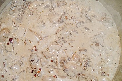 &Uuml;berbackene Medaillons auf gr&uuml;nen Nudeln in Champignon - Basilikum - Sauce 7