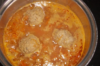 Zwiebelsuppe mit Hackb&auml;llchen