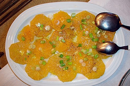 Orangenscheiben mit Fr&uuml;hlingszwiebeln