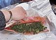 Wildlachs in Kr&auml;uter-Senf So&szlig;e