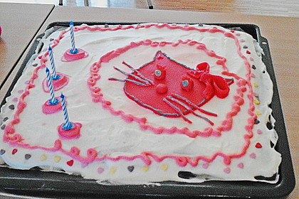 Hello Kitty Torte 2