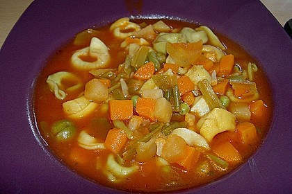 Leckere Gemüse - Tomaten - Suppe mit Tortellini 7
