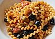 Fusilli mit Kapern und Oliven