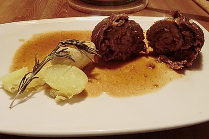 Rinderrouladen mit getrockneten Feigen und Waln&uuml;ssen 2