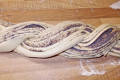 Lockerer Mohnstriezel 5