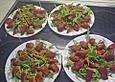 Erdbeeren mit Rucola und Parmesan