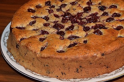 Saftiger  R&uuml;hrkuchen mit Kirschen und Schokosplittern