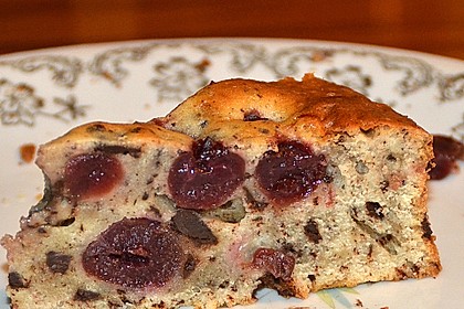 Saftiger  R&uuml;hrkuchen mit Kirschen und Schokosplittern 2