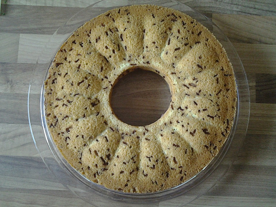 Saftiger Rührkuchen mit Kirschen und Schokosplittern (Rezept mit Bild ...
