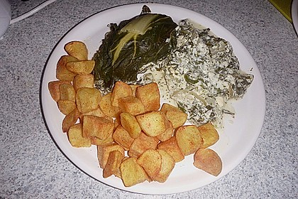 Gef&uuml;llte H&uuml;hnerbrustfilets auf Mangoldbett