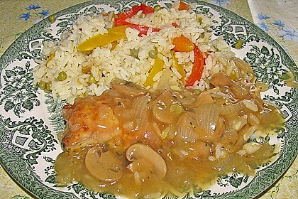 H&uuml;hnchensteak in Wei&szlig;wein - Champignon - Zwiebel - Sauce mit Gem&uuml;sereis 1