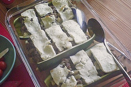 Mit Hackfleisch gef&uuml;llte Zucchini 1