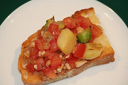 Bruschetta mit grünem Spargel und Tomaten 12