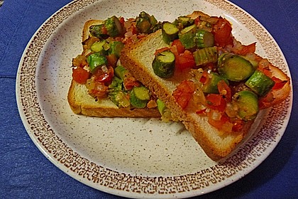 Bruschetta mit grünem Spargel und Tomaten 17