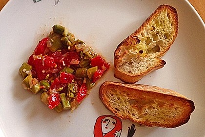 Bruschetta mit grünem Spargel und Tomaten 20