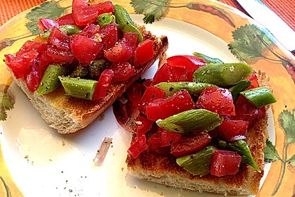 Bruschetta mit grünem Spargel und Tomaten 8