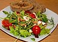 Mediterraner Salat mit Mini - Mozzarella