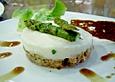 Spargelmousse mit Lachstatar und Laugenchip