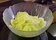 Roros Gurkensalat mit Schmand und  Schnittlauch