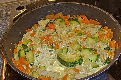 Reispfanne mit gr&uuml;nem Thai Curry und Estragon 1