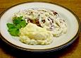 H&auml;hnchenbrustfilet in Zwiebel - Wein - Sauce