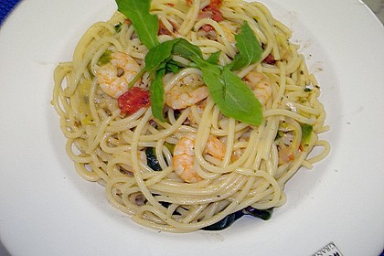Sommerliche Pasta mit Garnelen, Tomaten und Rucola 3
