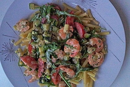 Sommerliche Pasta mit Garnelen, Tomaten und Rucola 4