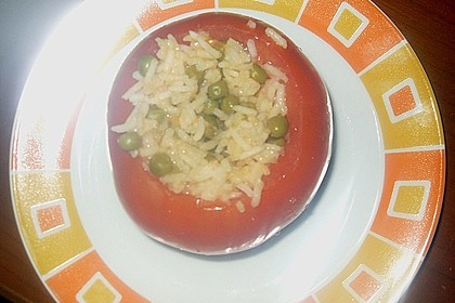 Vegetarisch gef&uuml;llte Tomaten