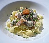 Bandnudeln in Lachssauce