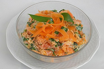 Fr&uuml;hlingshafter Karottensalat  mit B&auml;rlauch