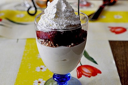 Vanille - Limettenmousse mit Erdbeeren und Schlagsahne 1