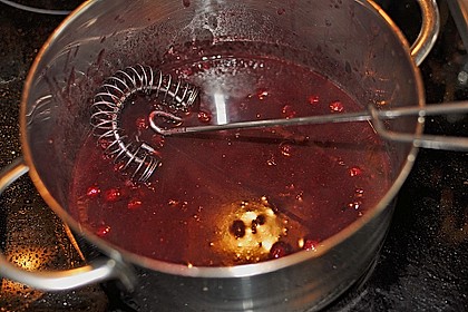 Herzhafte dunkle Sauce zu NT gegartem Fleisch 6