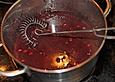 Herzhafte dunkle Sauce zu NT gegartem Fleisch