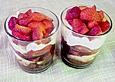 Erdbeeren mit Amarettini und Mascarpone - Quark - Creme