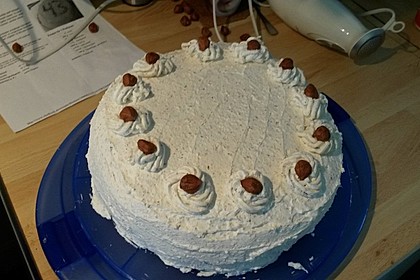 Sahne - Nuss -Torte 6