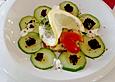 Matjesh&auml;ckerle auf Zucchinischuppen mit Lemonschaum und Pumpernickelcroutons