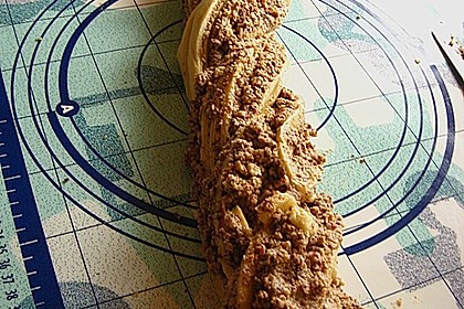 Hefekranz mit Apfel - Nuss - Füllung 10