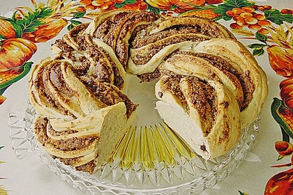 Hefekranz mit Apfel - Nuss - Füllung 6