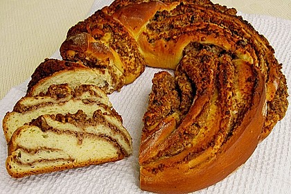 Hefekranz mit Apfel - Nuss - Füllung 3