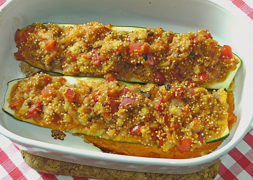 Vegetarisch gefüllte Zucchini mit Quinoa und Ahornsirup (Rezept mit ...