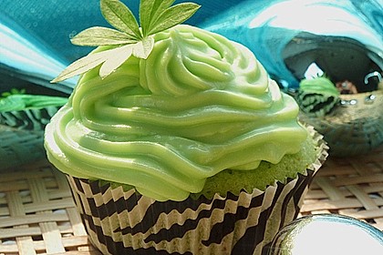 Zitronen - Cupcakes mit Waldmeister - Frischkäse - Creme 6