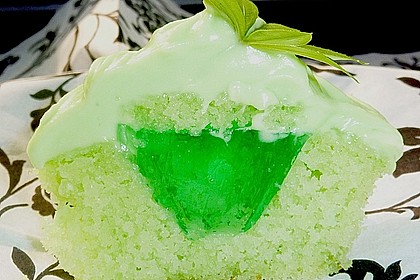 Zitronen - Cupcakes mit Waldmeister - Frischkäse - Creme 4