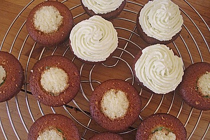Zitronen - Cupcakes mit Waldmeister - Frischkäse - Creme 70